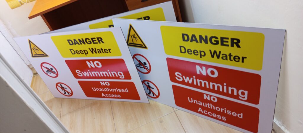 Custom construction signs/Safety signs/PPE & roadwork signs.